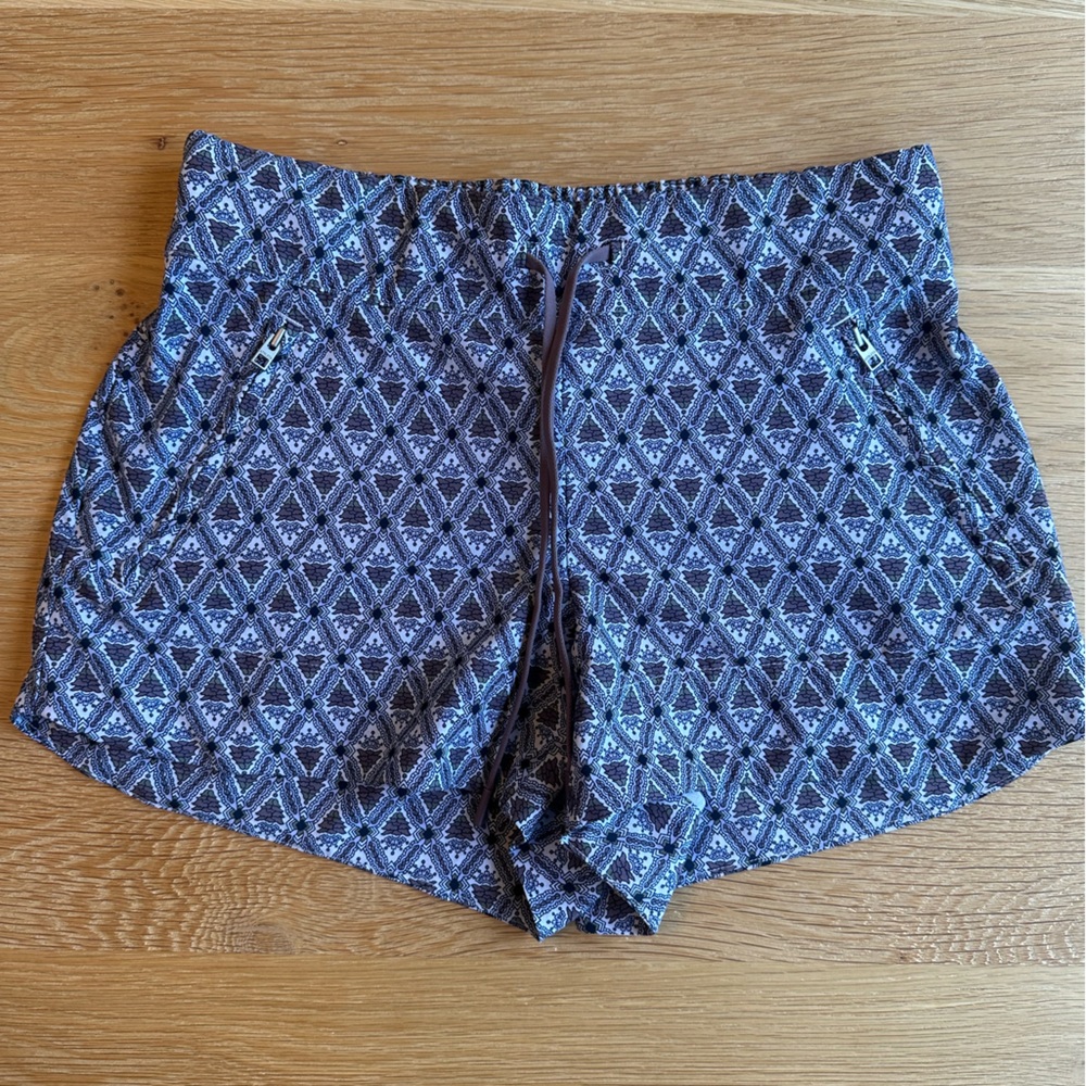 Athleta patterned shorts